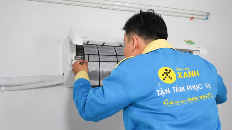 Dịch vụ vệ sinh máy lạnh tại nhà – Điện Máy Xanh