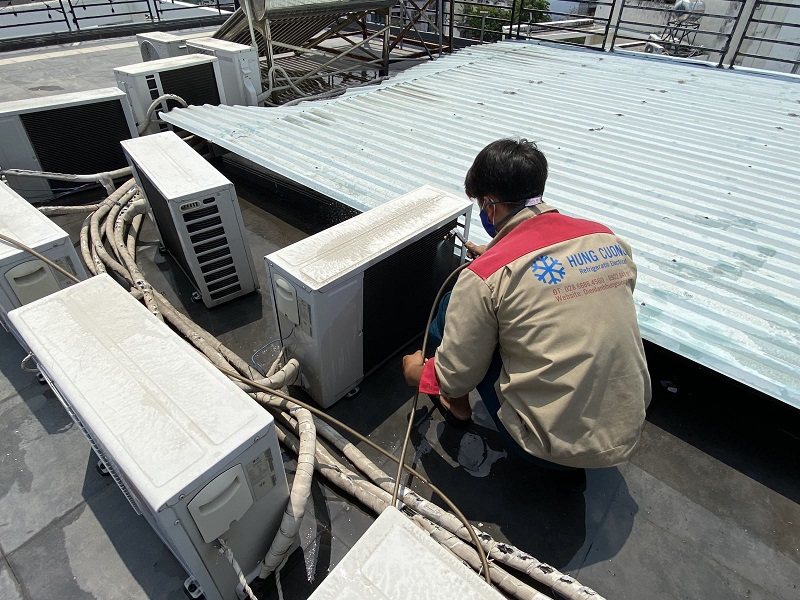 Dịch vụ vệ sinh máy lạnh tại TPHCM – Điện lạnh Hùng Cường