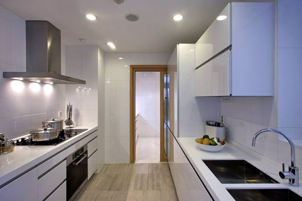 Mẫu thiết kế tủ bếp song song hiện đại cho chung cư, nhà nhỏ