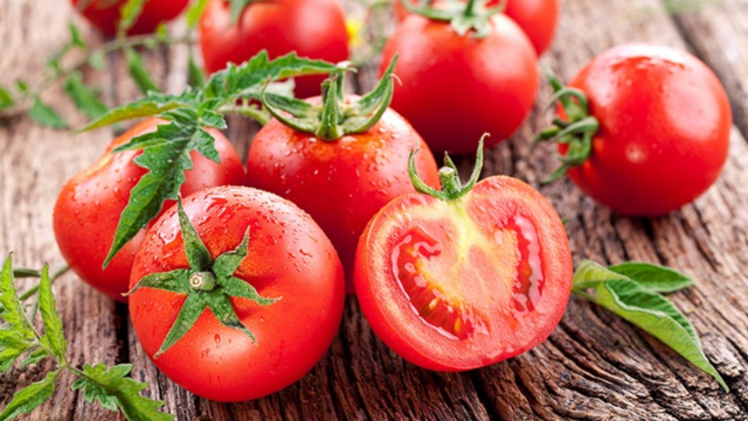 Cà chua có 18 kcal/100g- Loại trái cây ít calo giúp giảm cân hiệu quả
