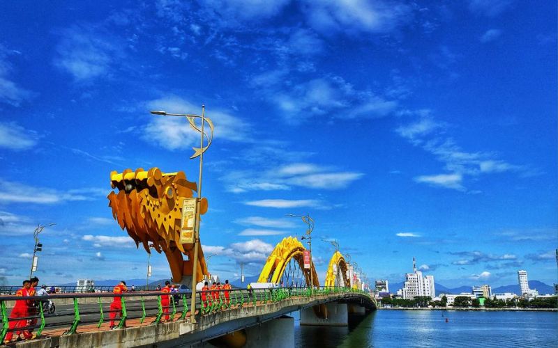 Cầu Rồng - Một trong những điểm tham quan ở Đà Nẵng nổi tiếng nhất