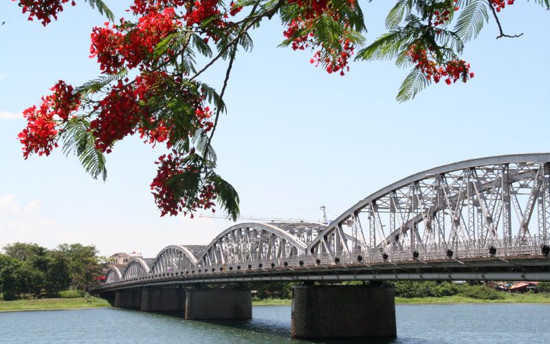 Cầu Trường Tiền - Biểu tượng của Thành phố Huế