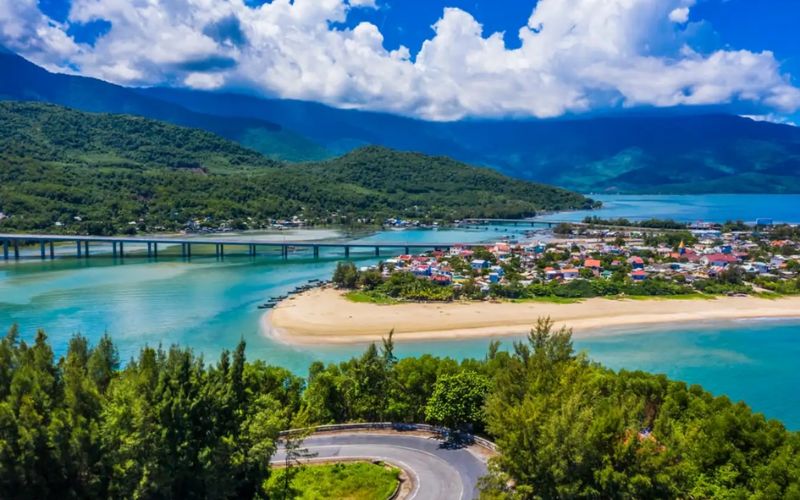 Vịnh Lăng Cô - Danh lam thắng cảnh đẹp ở Huế