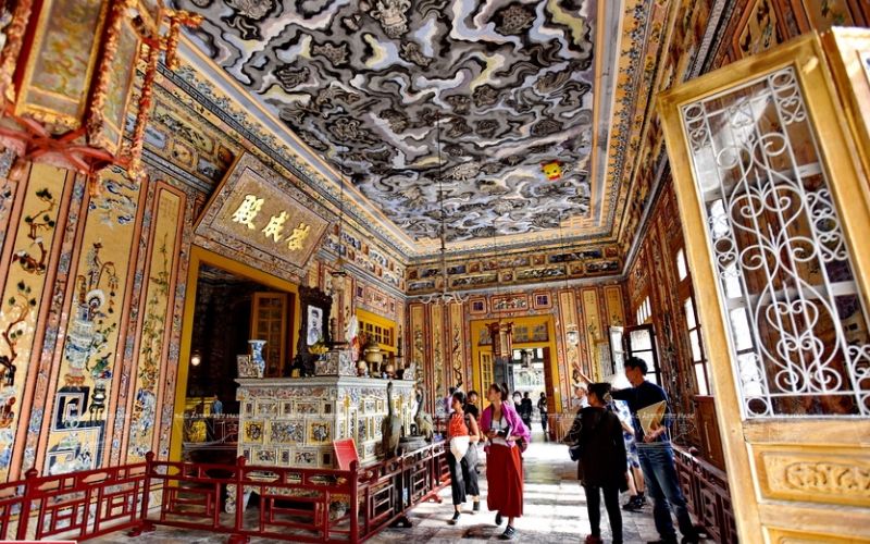 Lăng Khải Định - Di tích lịch sử thu hút khách du lịch ở Huế