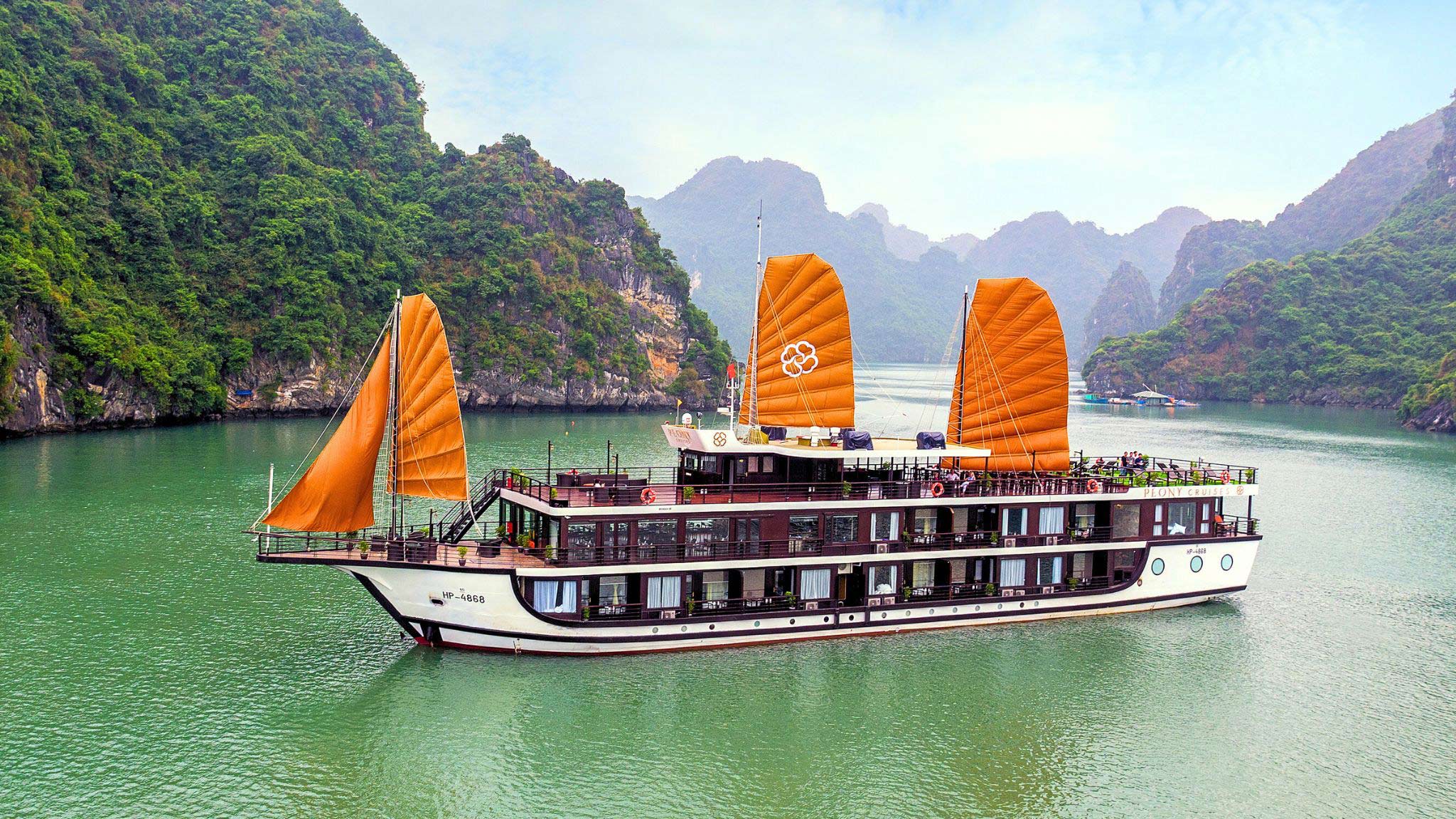 Peony Cruise - Du thuyền 5 sao nổi bật trên Vịnh Lan Hạ