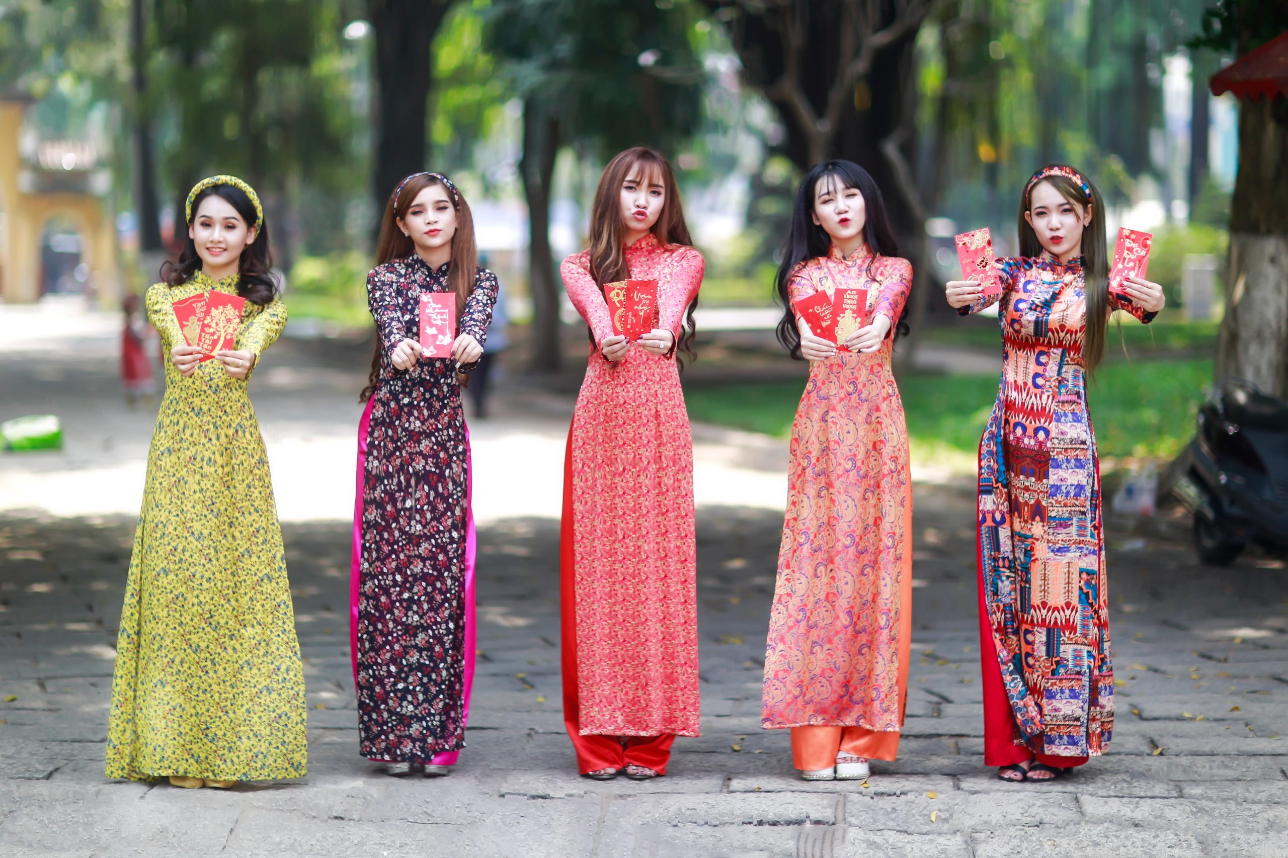 Áo dài Xuân - Nơi cho thuê áo dài đẹp tại Hà Nội