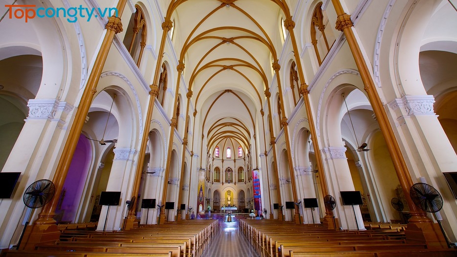 Nhà thờ Đức Bà - Địa điểm đi chơi Noel ở Sài Gòn lý tưởng